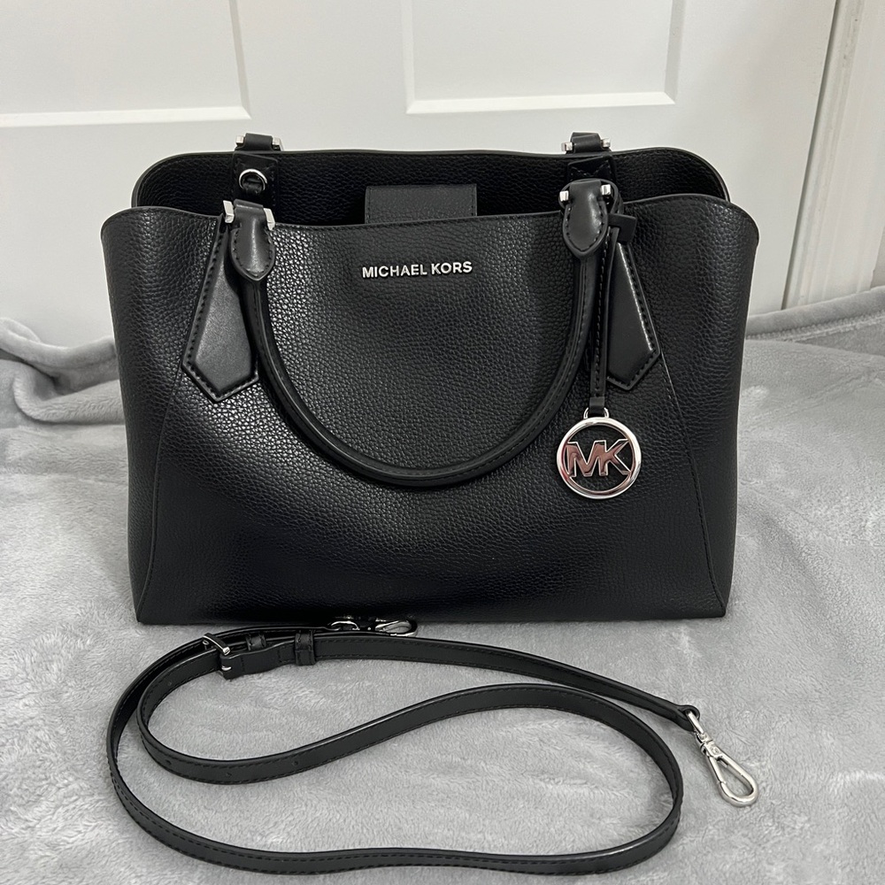 Like New Michael Kors Kimberly Large Satchel Black Pebbled Leather